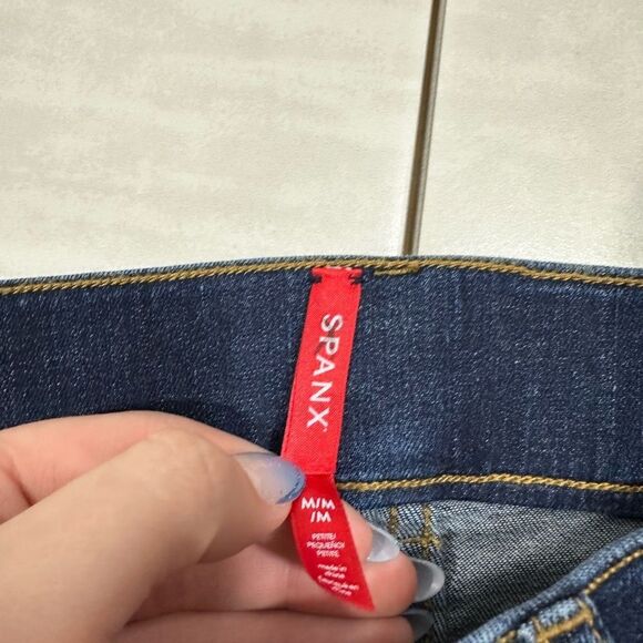 SPANX Midnight Shade Pull On Flare Jeans Medium Dark Wash Western Casual - Picture 8 of 11